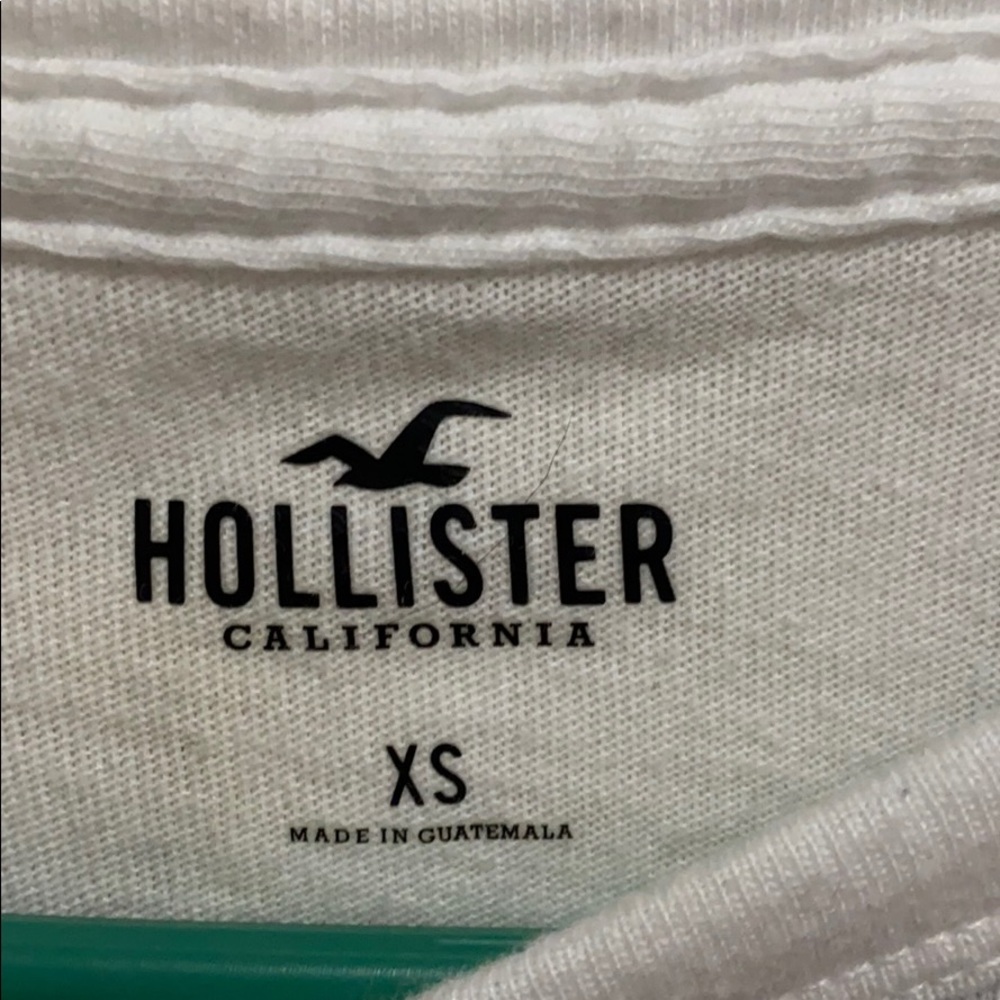 white hollister long sleeve tee.